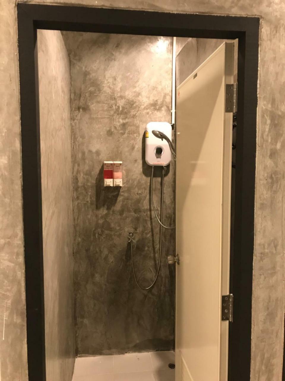 Baan Wararin Hostel Патая Екстериор снимка