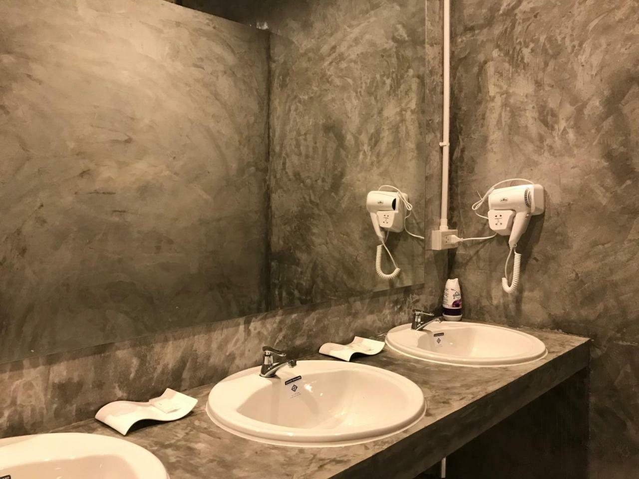 Baan Wararin Hostel Патая Екстериор снимка