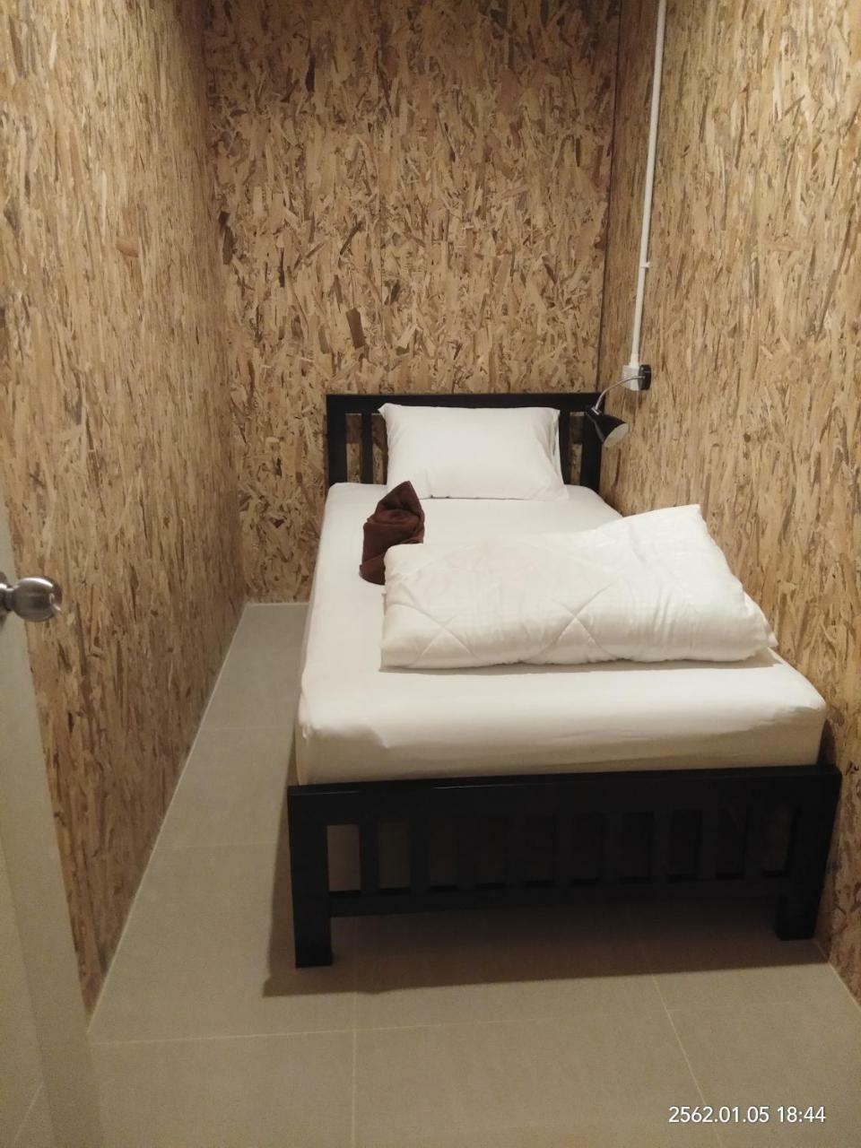 Baan Wararin Hostel Патая Екстериор снимка