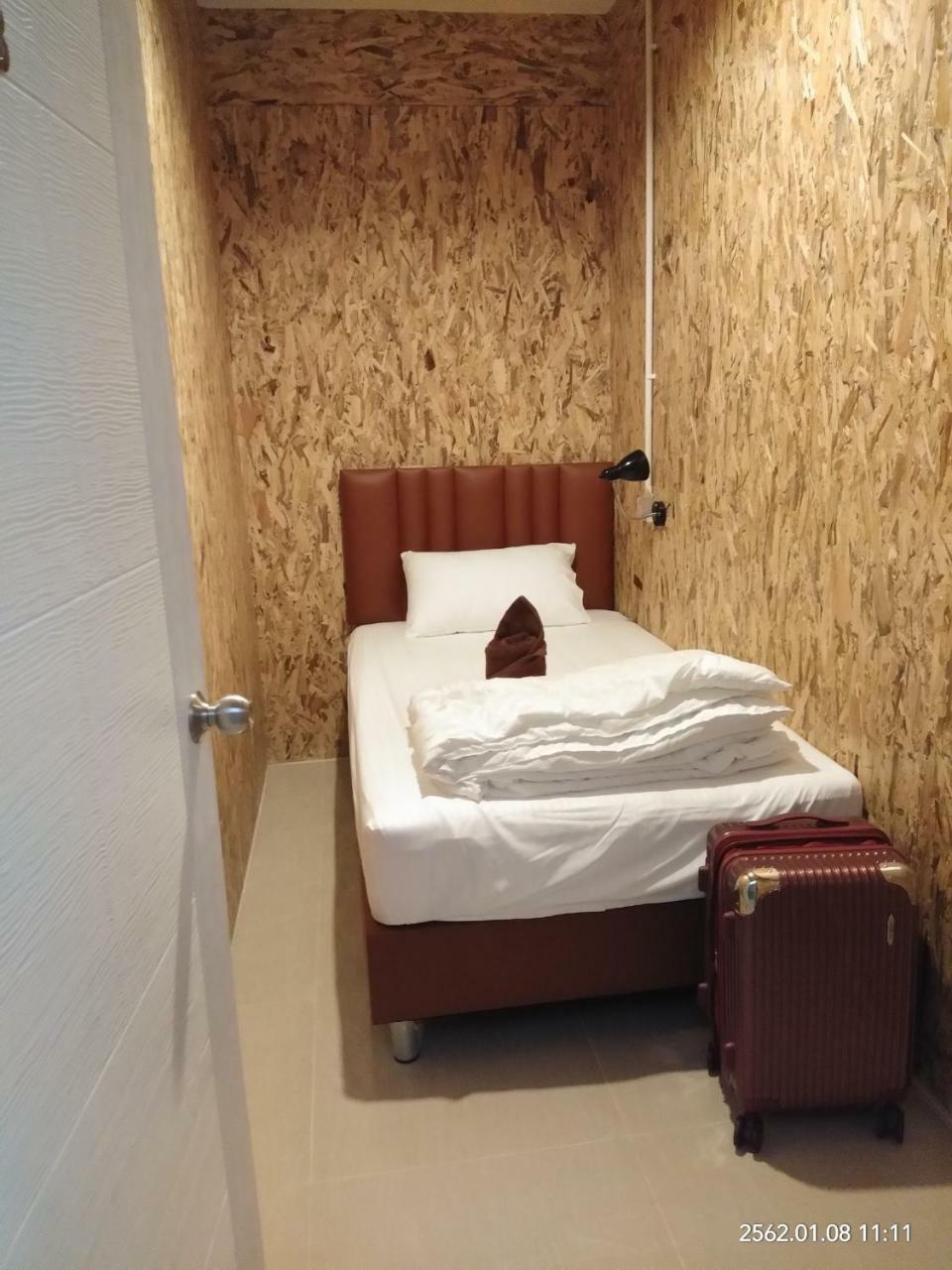 Baan Wararin Hostel Патая Екстериор снимка