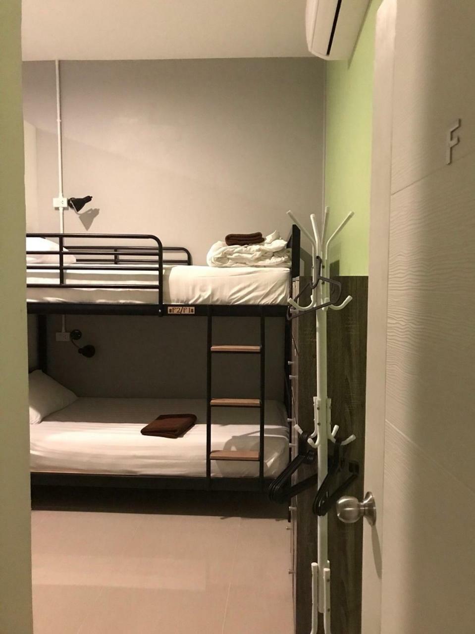 Baan Wararin Hostel Патая Екстериор снимка