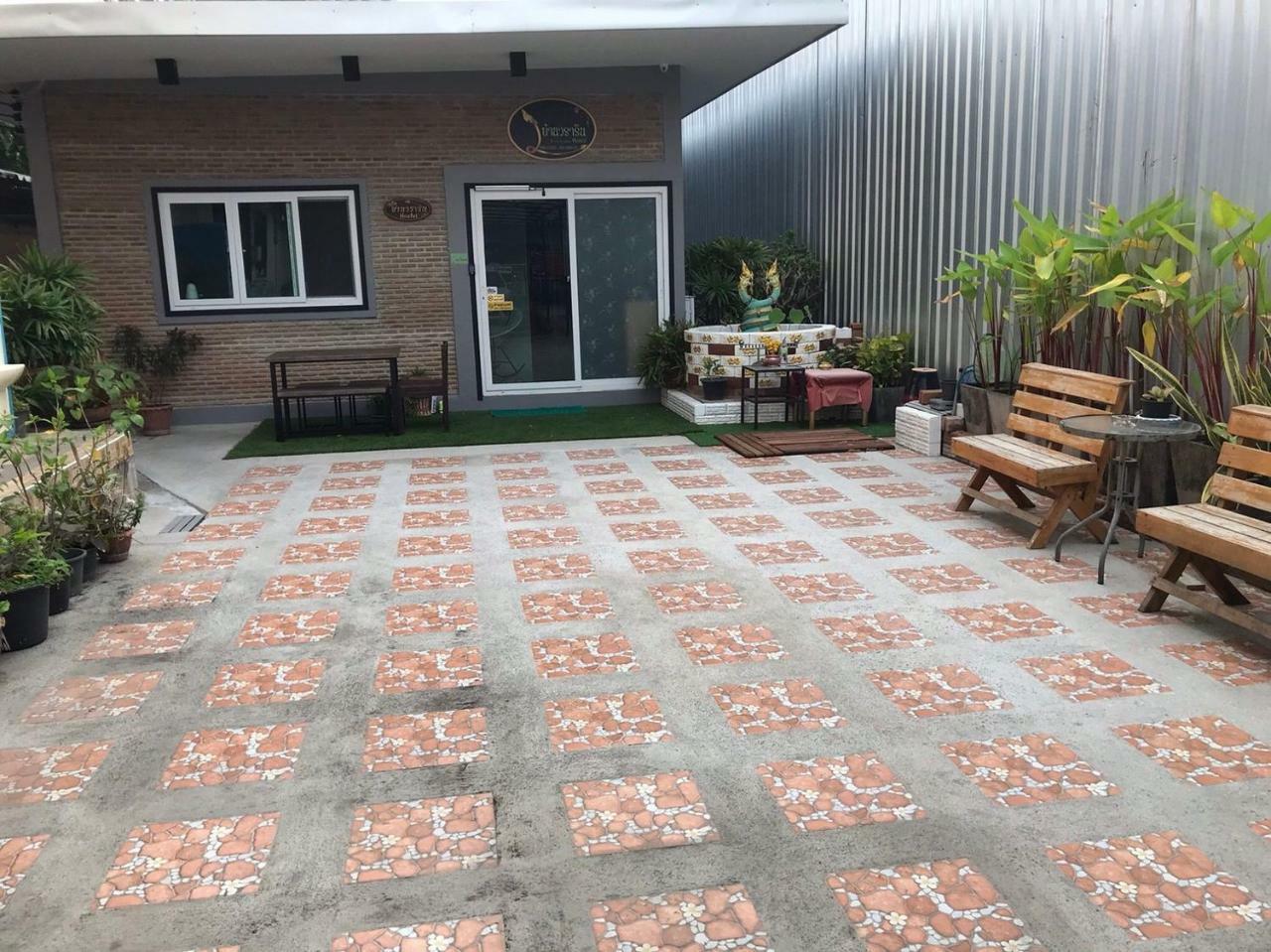 Baan Wararin Hostel Патая Екстериор снимка